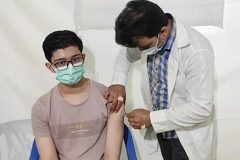 افرادی عادی دز چهارم واکسن تزریق نمیکنند