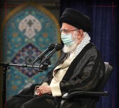 تفاوت گفتار و رفتار امام جمعه مستمع را سر لج می‌آورد