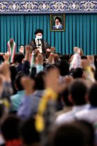 دیدار دانش آموزان بمناسبت ۱۳ آبان ماه با رهبر انقلاب