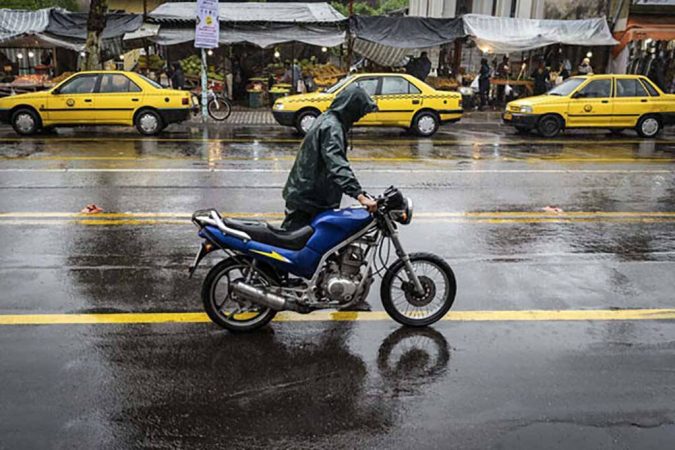 موتور سواری در روزهای بارانی ممنوع